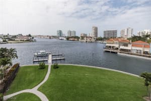 250 Park Shore Drive, Naples, FL 34103 - MLS#225048698