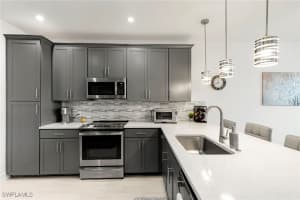 7555 Rockefeller Dr, Naples