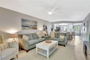 773 Wiggins Lake Dr 101, Naples