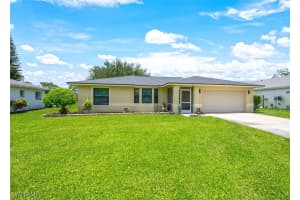 725 Grove Dr, Naples