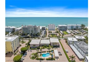 1910 Gulf Shore Blvd N 204, Naples