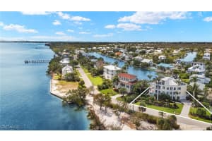 1581 San Carlos Bay Dr, Sanibel