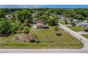 335 Ottumwa Avenue, Fort Myers, FL 33905 - MLS#225049561