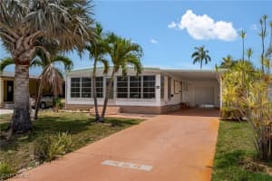 469 Riviera Blvd W, Naples