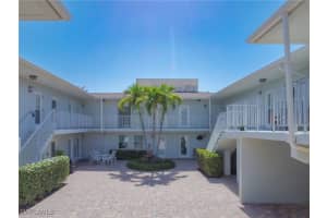 618 12th Ave S 618, Naples