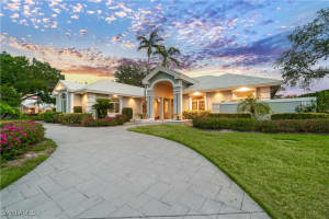 798 Brentwood Pt, Naples