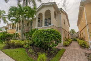 8112 Josefa Way, Naples