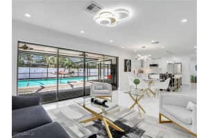 208 Erie Dr, Naples