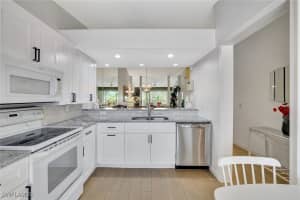 2420 Hidden Lake Dr 1008, Naples