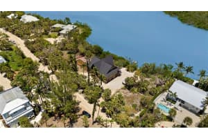 5770 Pine Tree Dr, Sanibel