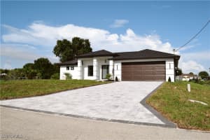 1013 Agnes Avenue, Lehigh Acres, FL 33971 - MLS#225050819