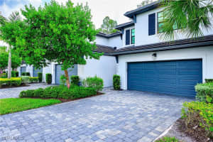 7320 Rockefeller Dr, Naples