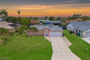 923 Sw 4th Pl, Cape Coral
