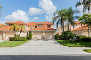 260 Robin Hood Cir 202, Naples
