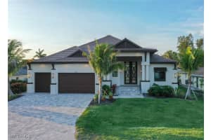 825 Miramar Ct, Cape Coral
