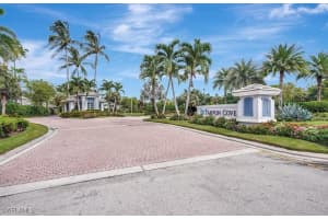 817 Carrick Bend Circle, Naples, FL 34110 - MLS#225051469