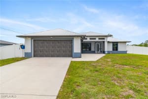 3613 39TH Street, Lehigh Acres, FL 33976 - MLS#225051626