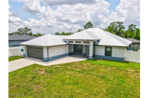 3613 39TH Street, Lehigh Acres, FL 33976 - MLS#225051626