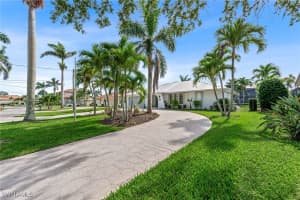 5630 Riverside Dr, Cape Coral