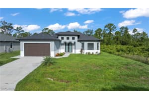 570 Sherwood Avenue, Lehigh Acres, FL 33974 - MLS#225052104