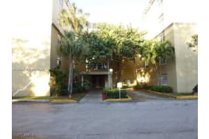 6930 Miami Gardens Drive, Hialeah, FL 33015 - MLS#225052264