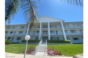 10682 Gulfshore Dr 304 C, Naples
