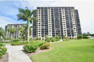 10851 Gulf Shore Dr 303, Naples