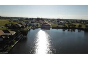 702 30th Place, Cape Coral, FL 33993 - MLS#225052345
