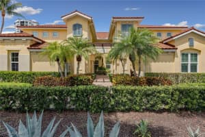 1263 Rialto Way 102, Naples