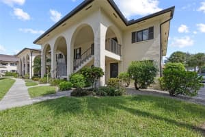 4610 Chantelle Drive, Naples, FL 34112 Sold 08/29/25