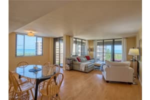 17 Bluebill Avenue, Naples, FL 34108 - MLS#225052460