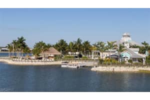 14827 Edgewater Cir, Naples