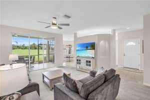 6025 Pinnacle Ln 602, Naples