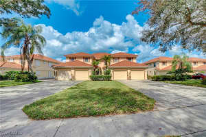 280 Robin Hood Cir 102, Naples