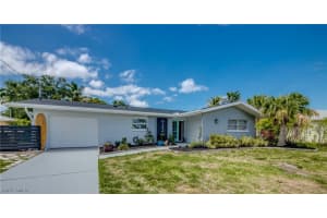 922 Dolphin Dr, Cape Coral