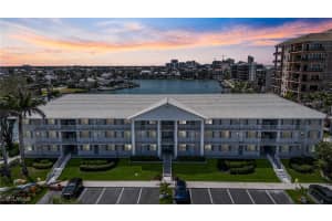 10682 Gulf Shore Dr 301, Naples