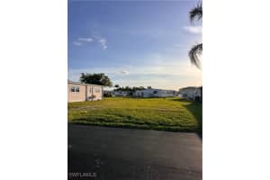 357 Shoreland Drive, Fort Myers, FL 33905 - MLS#225054238