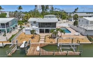 370 Bayland Rd, Fort Myers Beach