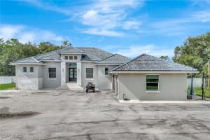 140 37th Ave Nw, Naples