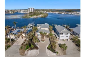 921 Prescott St, Fort Myers Beach