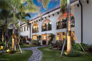 960 7th St S 202, Naples