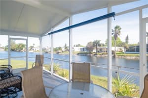 513 Cape Florida Ln, Naples