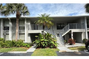 1224 Commonwealth Cir N-203, Naples