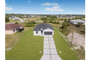 7014 Alfa Circle, Labelle, FL 33935 Sold 10/10/25