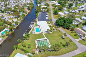 4 Henderson Dr, Naples