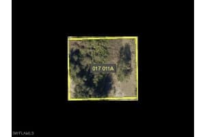 530 / 532 Charwood Avenue, Lehigh Acres, FL 33974 - MLS#225055478