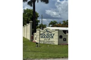 1003 Pine Dr 271, Naples