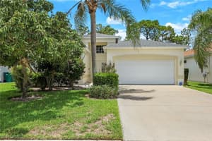 697 Crossfield Cir, Naples