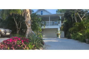 2832 Weeks Ave, Naples