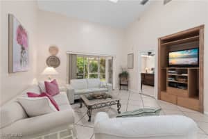 4718 Via Carmen, Naples, FL 34105 - MLS#225056065
